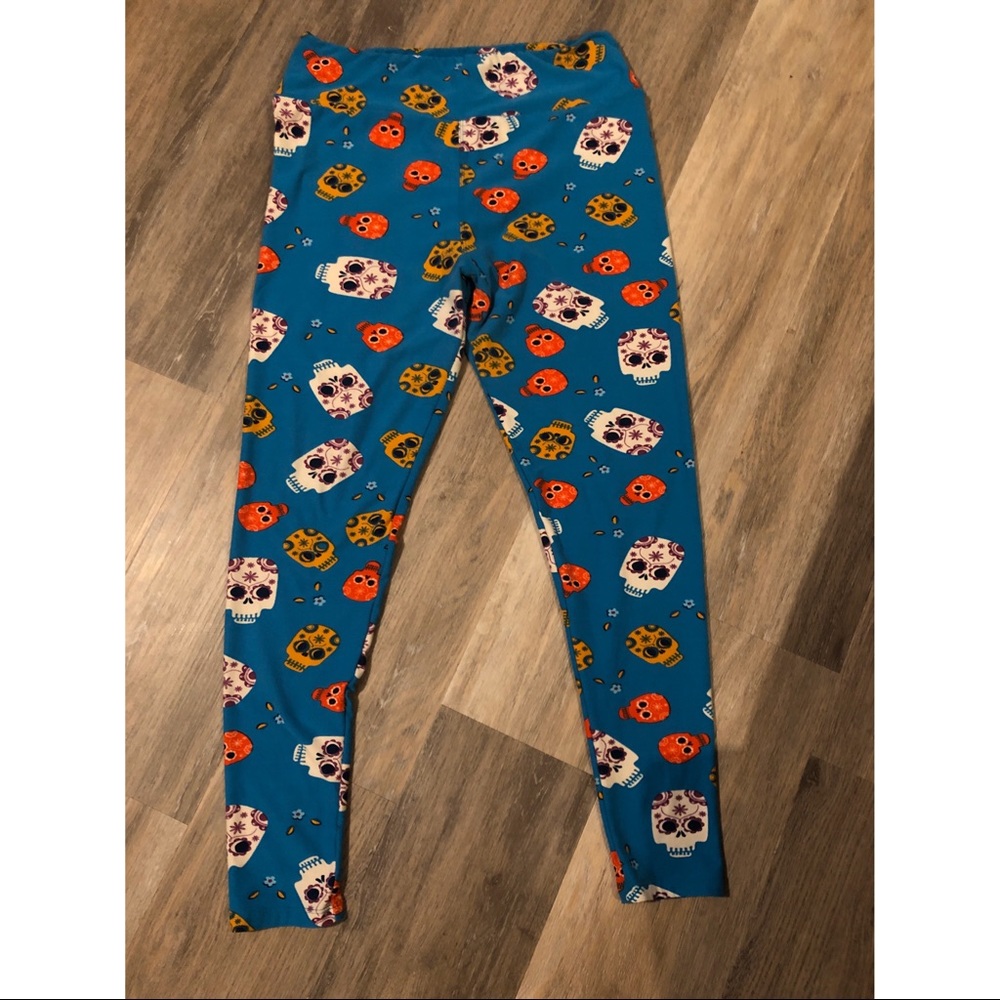 Lularoe blue sugar skull leggings